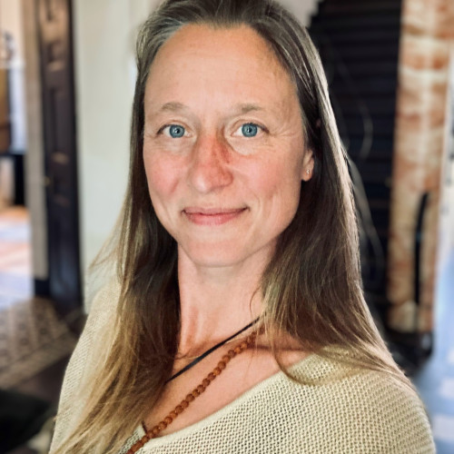 Iris is hier - Atomic Presence Opstellingen Yoga Emotieleer