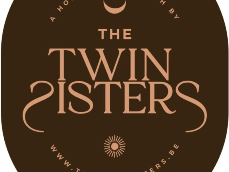The twinsisters Shari 