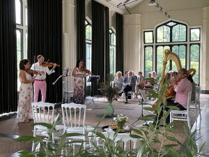 photo gallery image 01