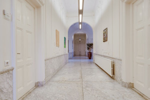 photo gallery image 01