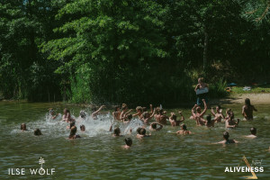 photo gallery image 01