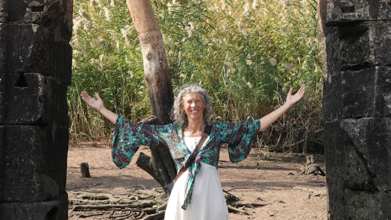 Monique Teggelove writer, healer & reader